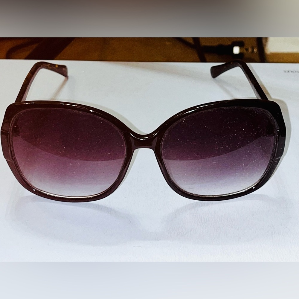 Cole Haan Black and Purple Sunglasses Stylish Accessories - Picture 4 of 6